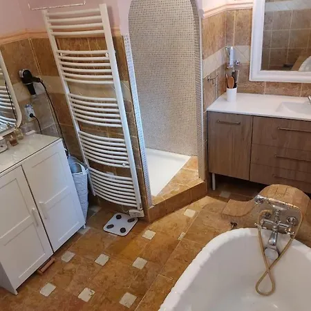 Villa De Charme Avec Piscine